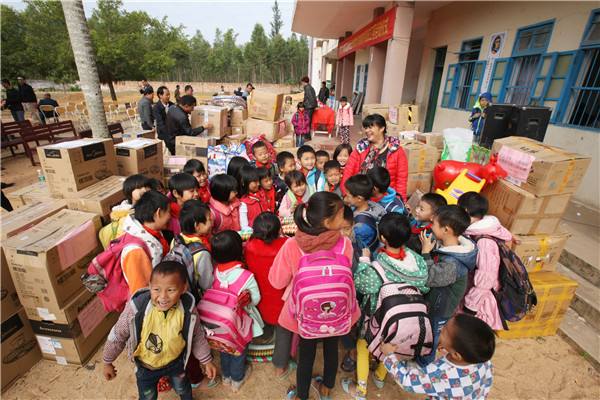 “縣對縣”“校對?！背啥冀逃珳?zhǔn)扶貧 支持民族地區(qū)教育發(fā)展