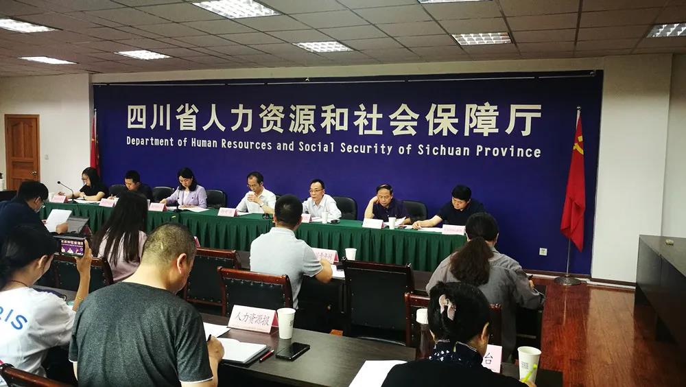 我省今年專升本計劃擴大到了3.2萬名左右，研究生計劃擴大到2萬人左右