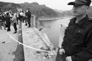 關(guān)于貴州安順公交車墜湖事件，記者了解到這些最新情況！