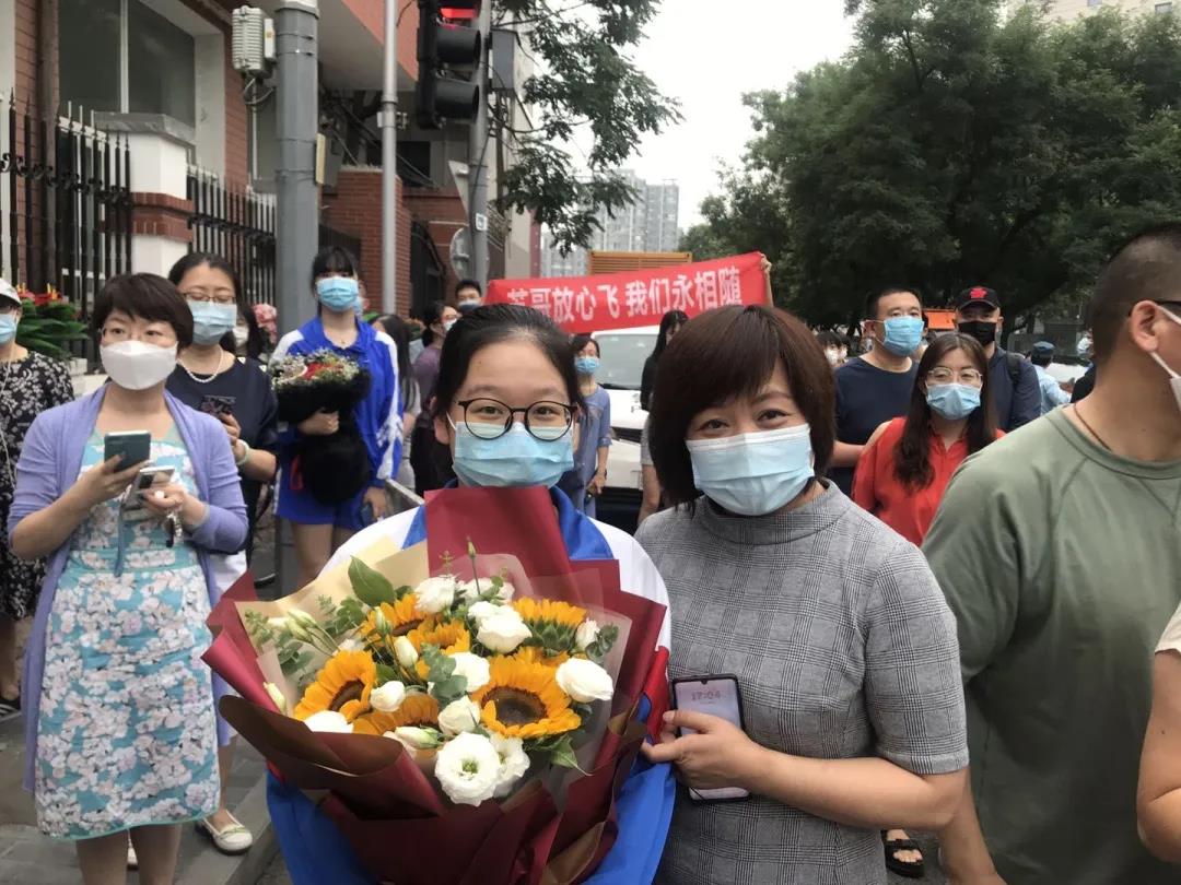 最貼心的高三考生家長：孩子考好了我抱抱她，考不好我緊緊抱抱她