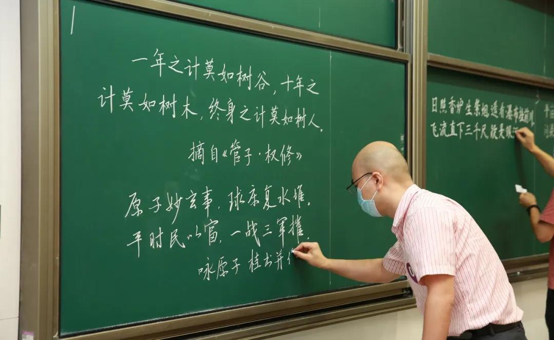 不舍得擦的板書又上新了！這些高顏值板書你最喜歡哪個？ ｜特別關注