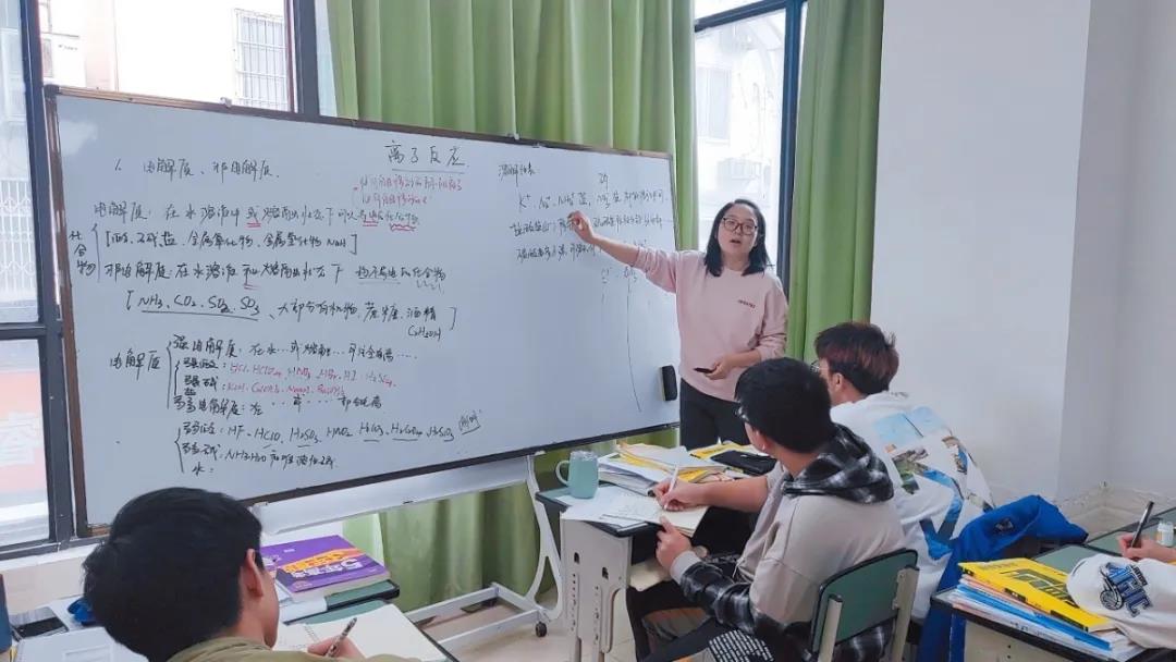 如何解教育的“化學(xué)方程式”？川越老師來(lái)支招