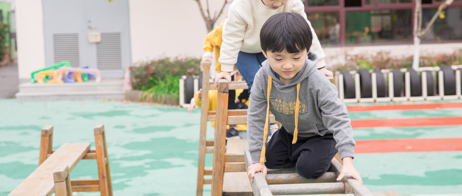 “宅家”一個月，近視一百度？學(xué)習(xí)網(wǎng)課時如何科學(xué)護眼、防控近視，官方專家宣講團來支招啦！
